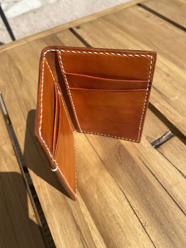 porte-cartes en cuir artisanal4.webp